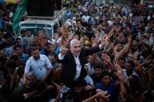 احتفالات في قطاع غزة بتوقيع الهدنة الدائمة (رويترز)